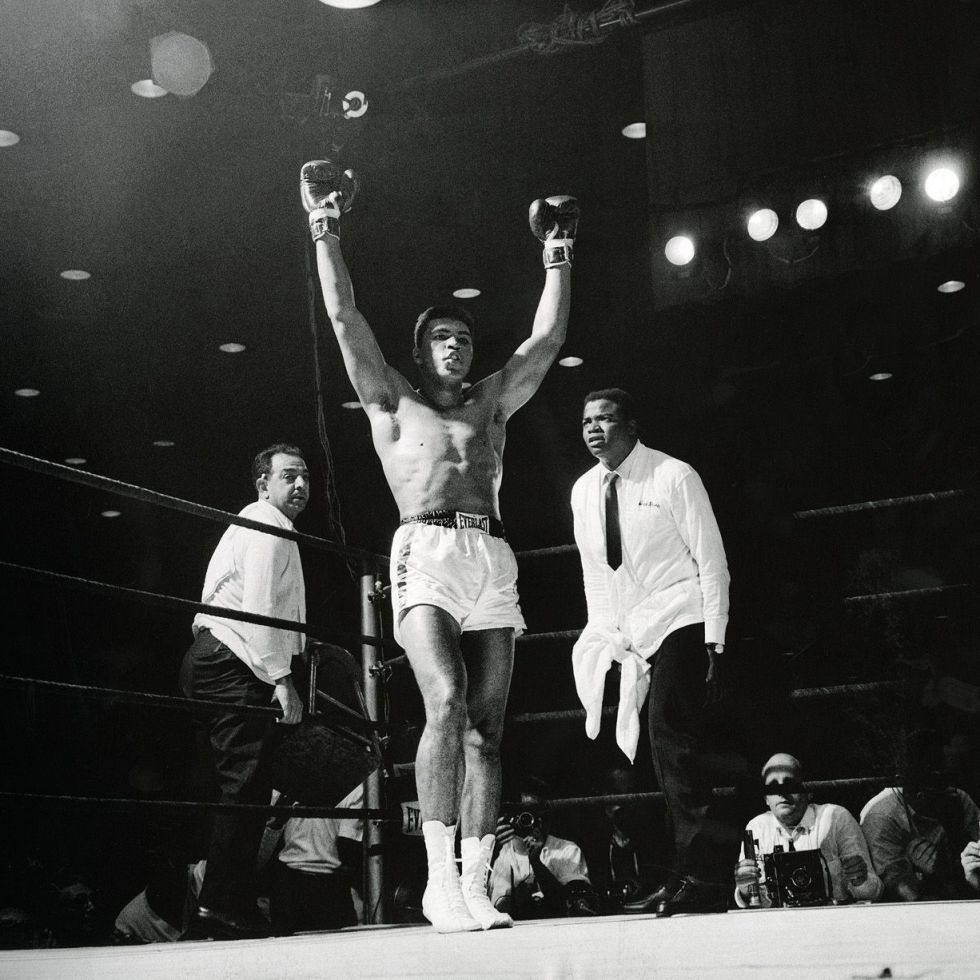 Cassius Clay é o novo campeão dos pesos pesados