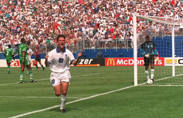 Roberto Baggio coloca a Itália nas quartas