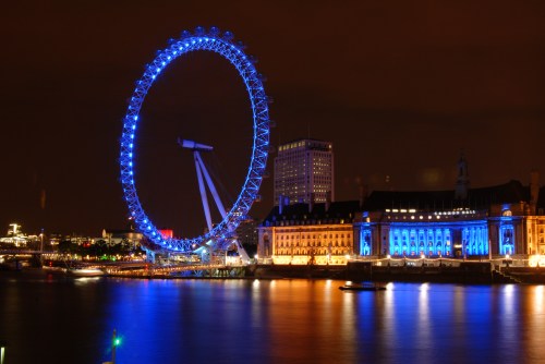 London Eye é inaugurada em Londres