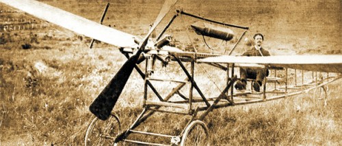 Dimitri Sensaud de Lavaud realiza o primeiro voo do Brasil