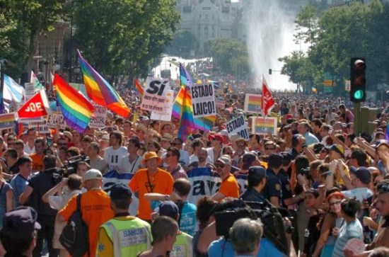 Espanha aprova o casamento gay