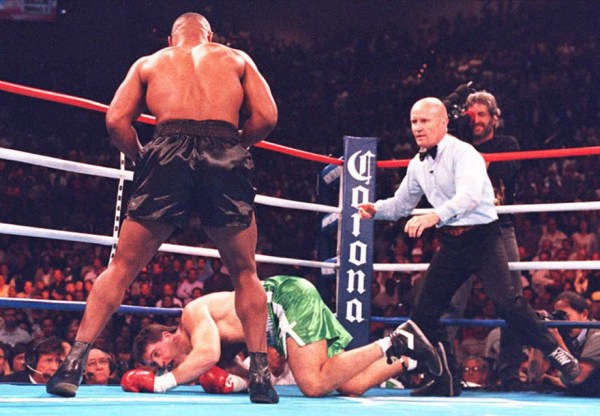 Na volta aos ringues, Tyson vence Peter McNeeley