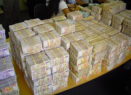 Grupo realiza o maior assalto a banco do País