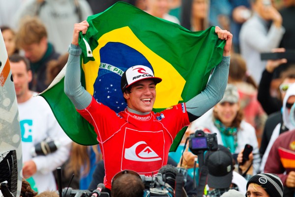 Gabriel Medina é campeão mundial de surfe