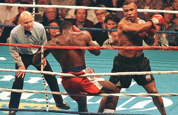 Mike Tyson retoma cinturão dos pesados