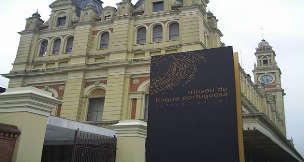Museu da Língua Portuguesa é inaugurado em São Paulo