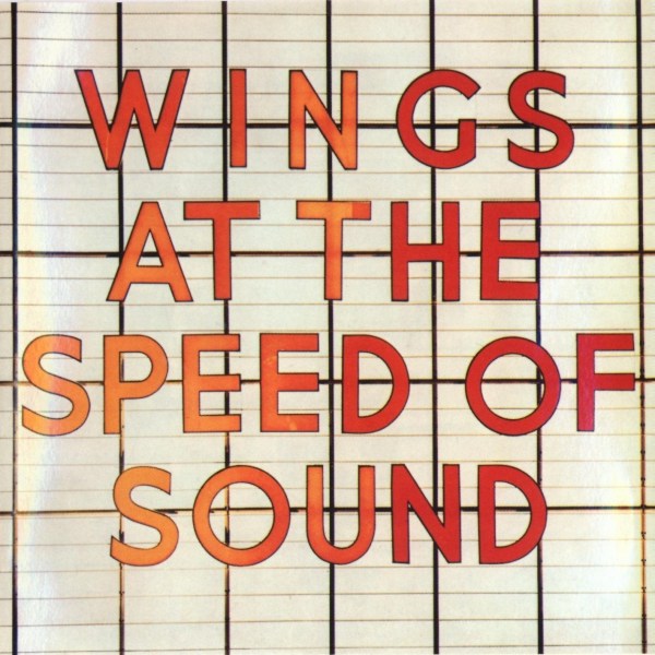 Paul McCartney lança Wings at the Speed of Sound no Reino Unido