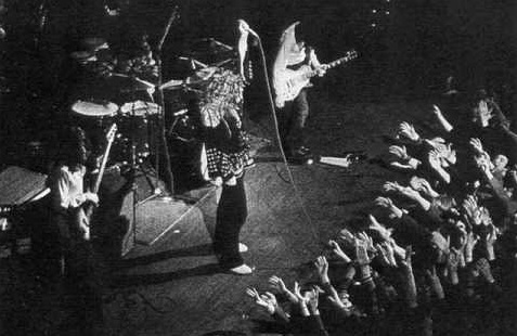 Led Zeppelin apresenta "Stairway to Heaven" ao mundo