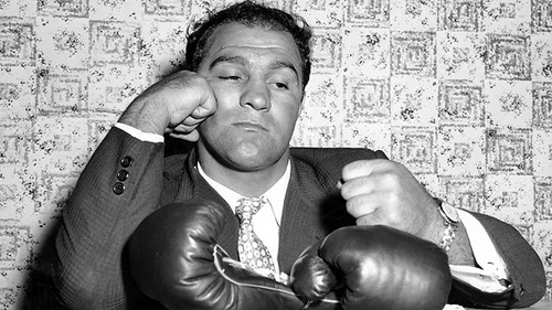 Rocky Marciano anuncia aposentadoria do boxe