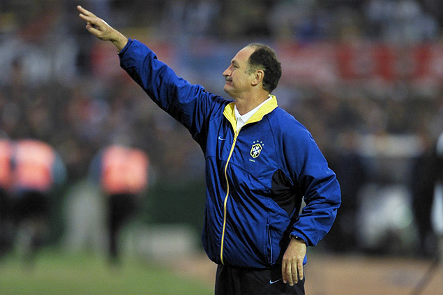 Felipão estreia na seleção brasileira com derrota