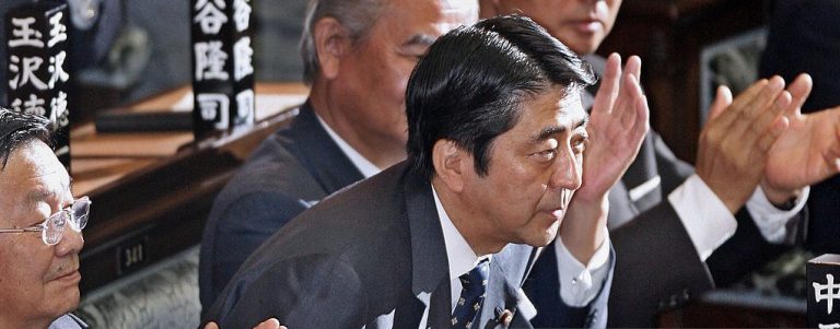 Shinzo Abe é eleito primeiro-ministro do Japão