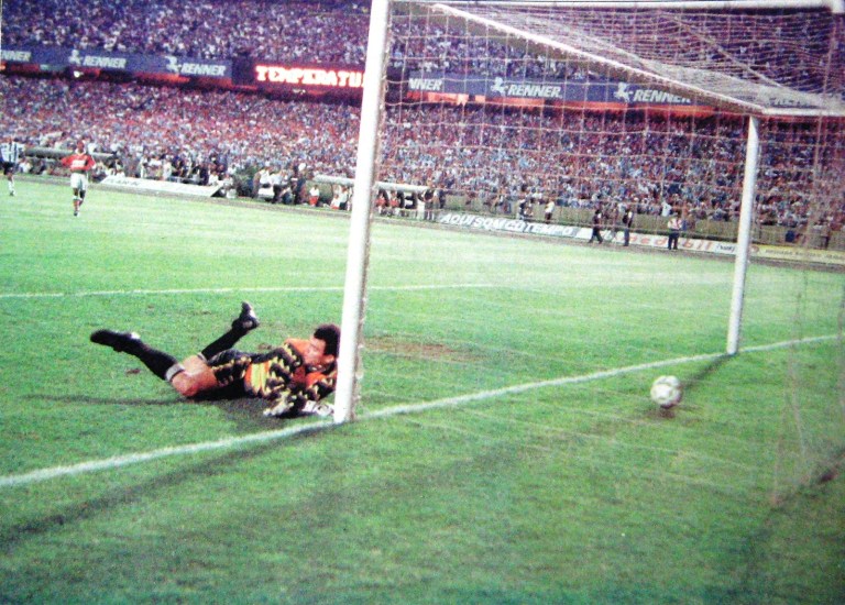 Grêmio põe fim ao sonho da Lusa e conquista mais um Brasileiro