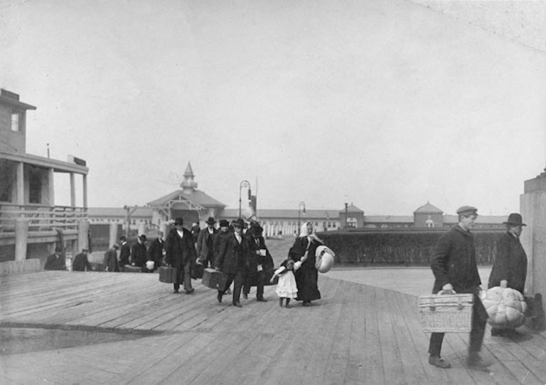 Centro de Imigração da Ellis Island é aberto em Nova York