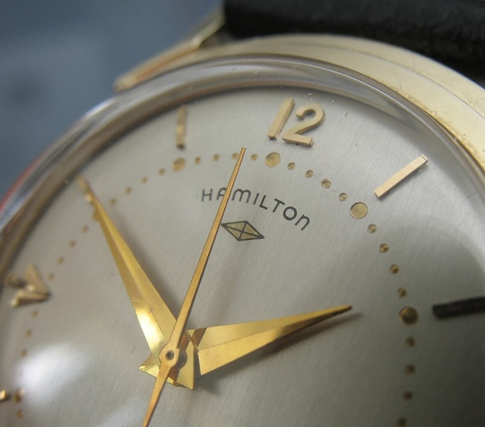 Surge o primeiro relógio elétrico